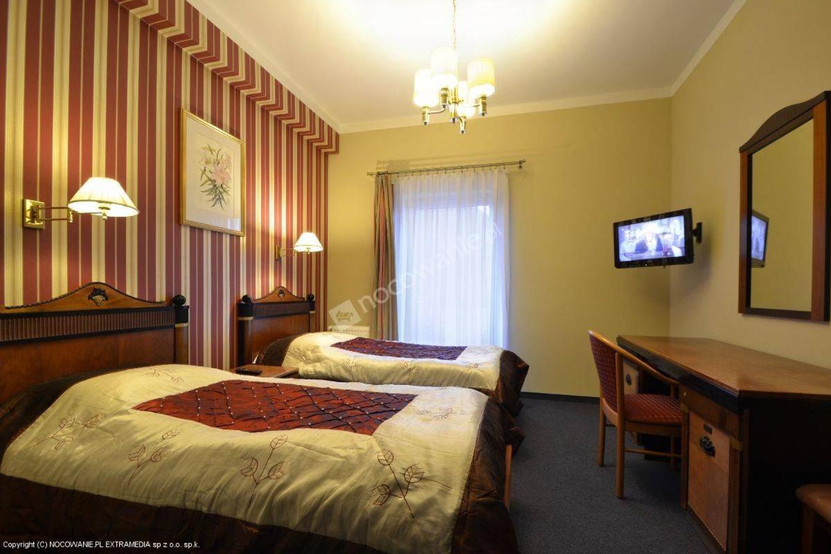 Hotel Arkadia Gosciniec-Klima,Parking,Ogrod à Opole Extérieur photo