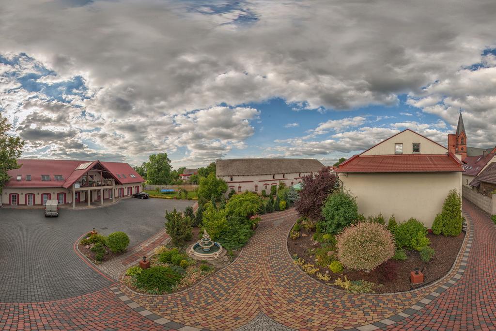 Hotel Arkadia Gosciniec-Klima,Parking,Ogrod à Opole Extérieur photo