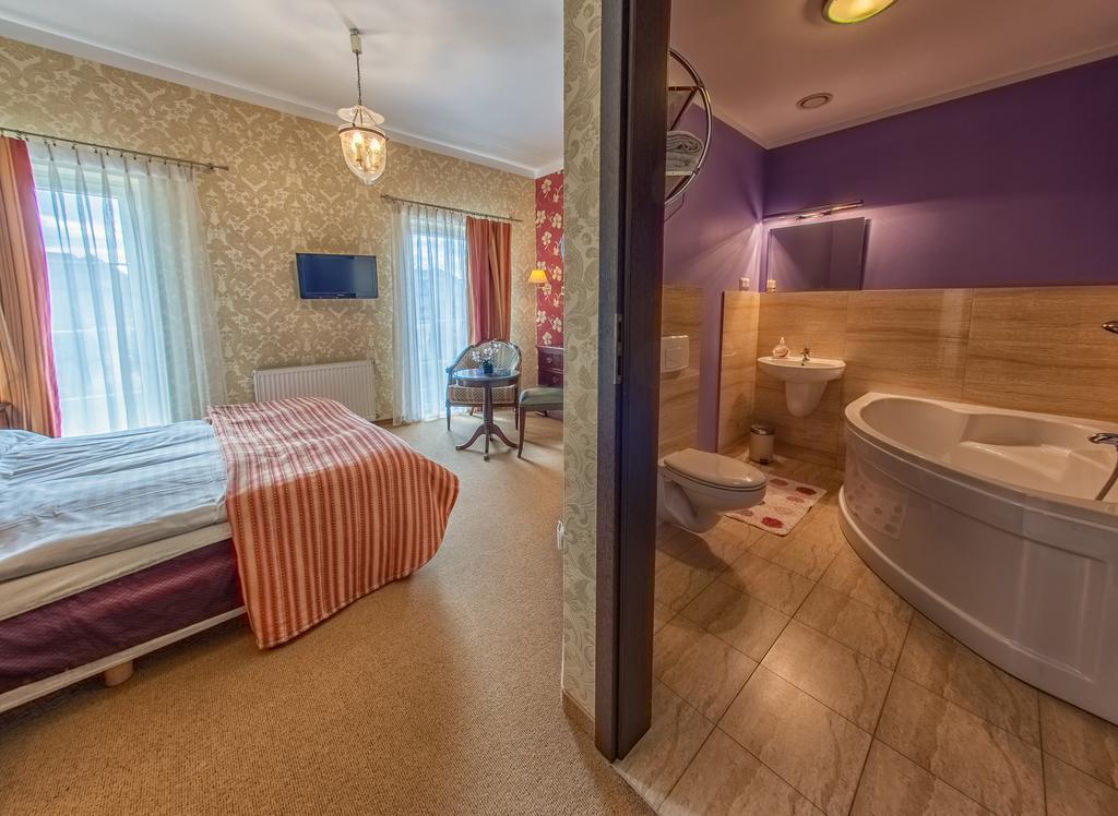 Hotel Arkadia Gosciniec-Klima,Parking,Ogrod à Opole Chambre photo