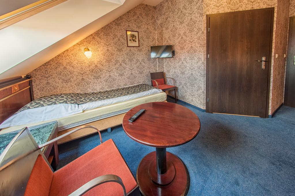 Hotel Arkadia Gosciniec-Klima,Parking,Ogrod à Opole Chambre photo