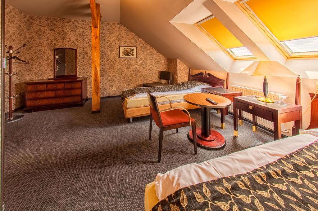 Hotel Arkadia Gosciniec-Klima,Parking,Ogrod à Opole Extérieur photo