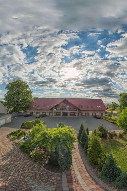 Hotel Arkadia Gosciniec-Klima,Parking,Ogrod à Opole Extérieur photo